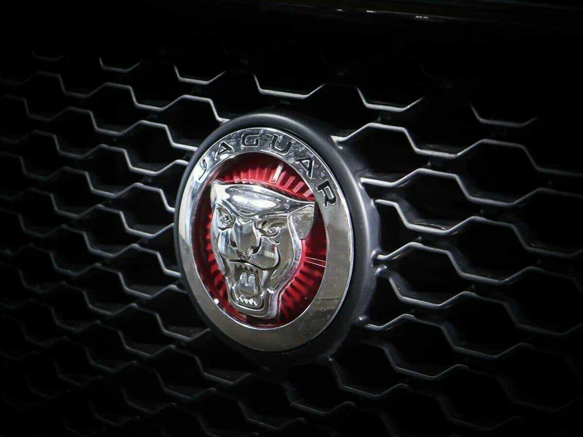 Б/У Ягуар ИксЕ 2018 года. Фото: #18