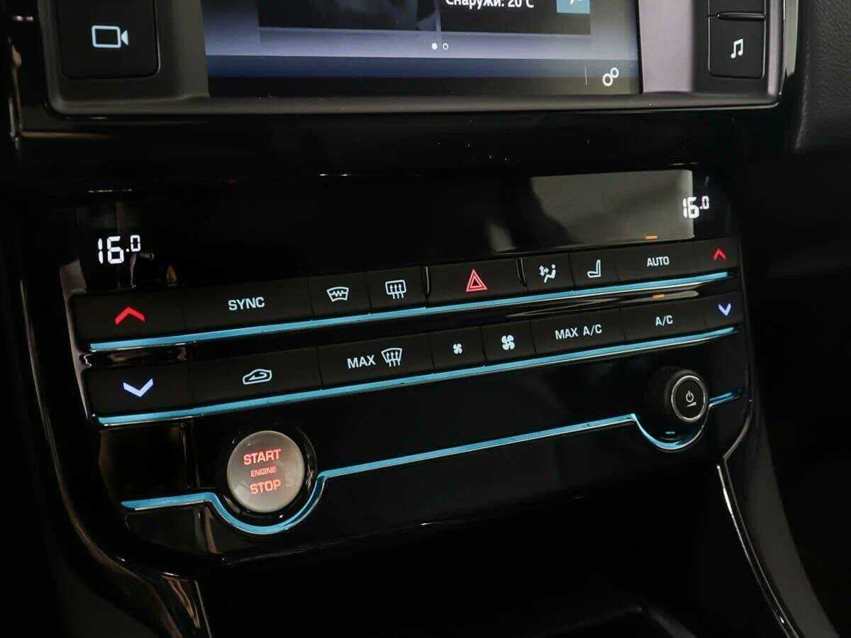 Б/У Ягуар ИксЕ 2018 года. Фото: #22