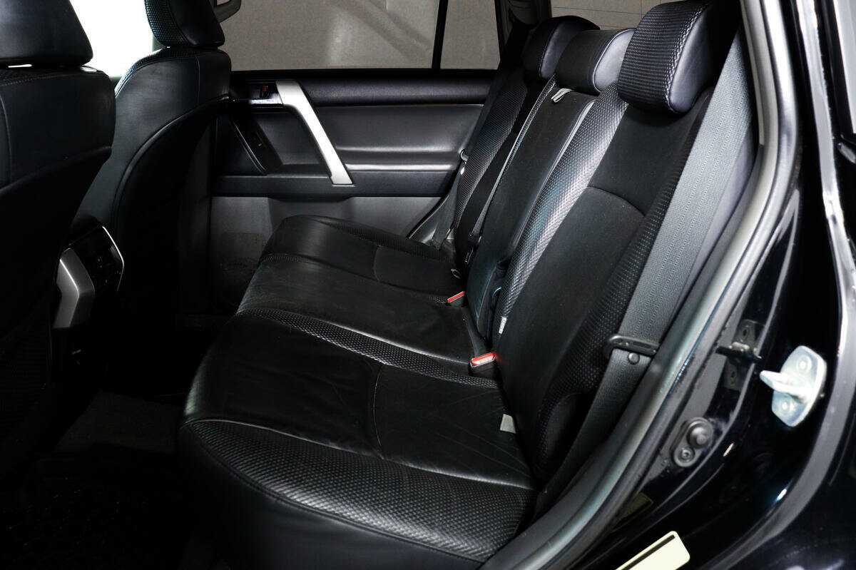 Б/У Тойота Лэнд Крузер Прадо 2011 года. Фото: #11