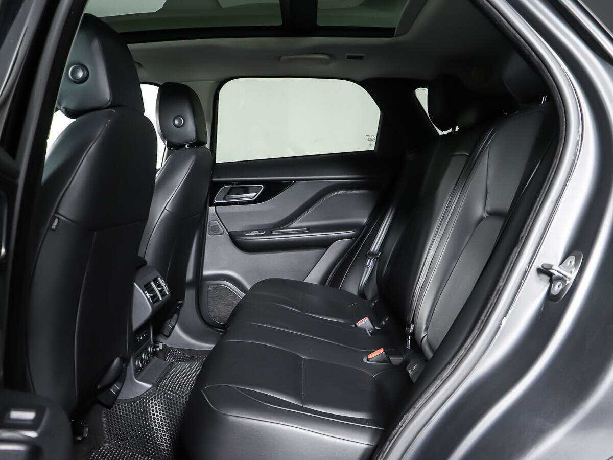 Б/У Ягуар Ф-Пэйс 2016 года. Фото: #9