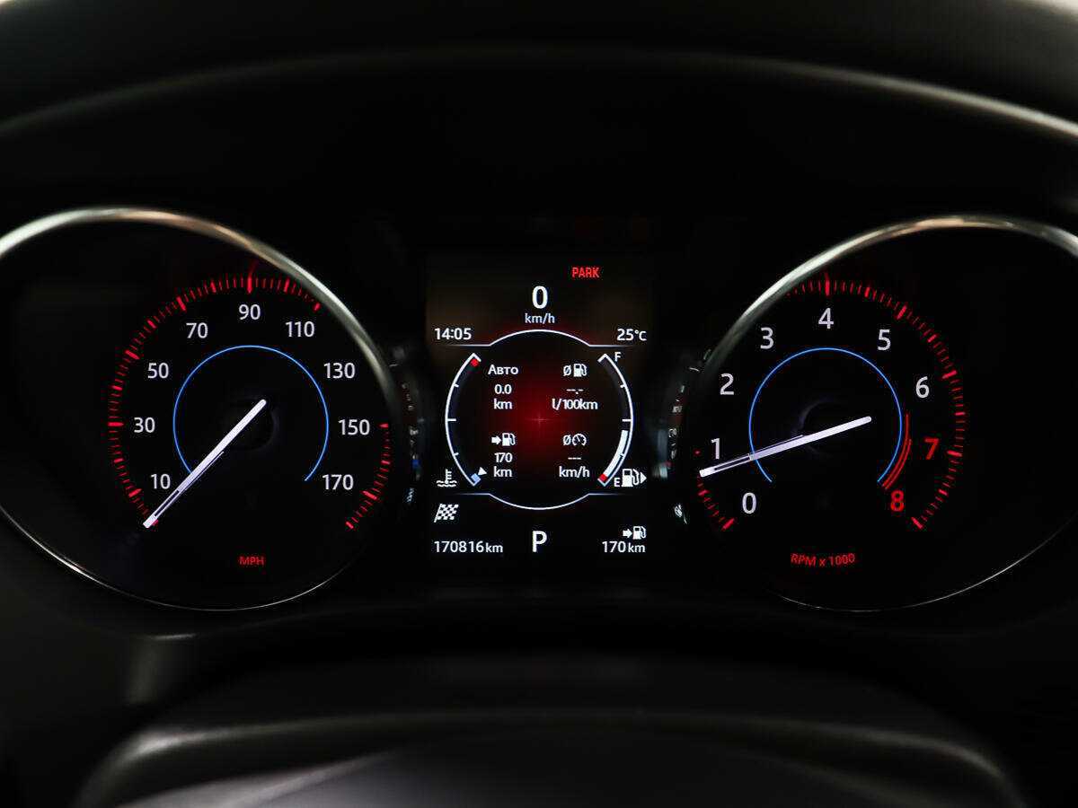 Б/У Ягуар Ф-Пэйс 2016 года. Фото: #13