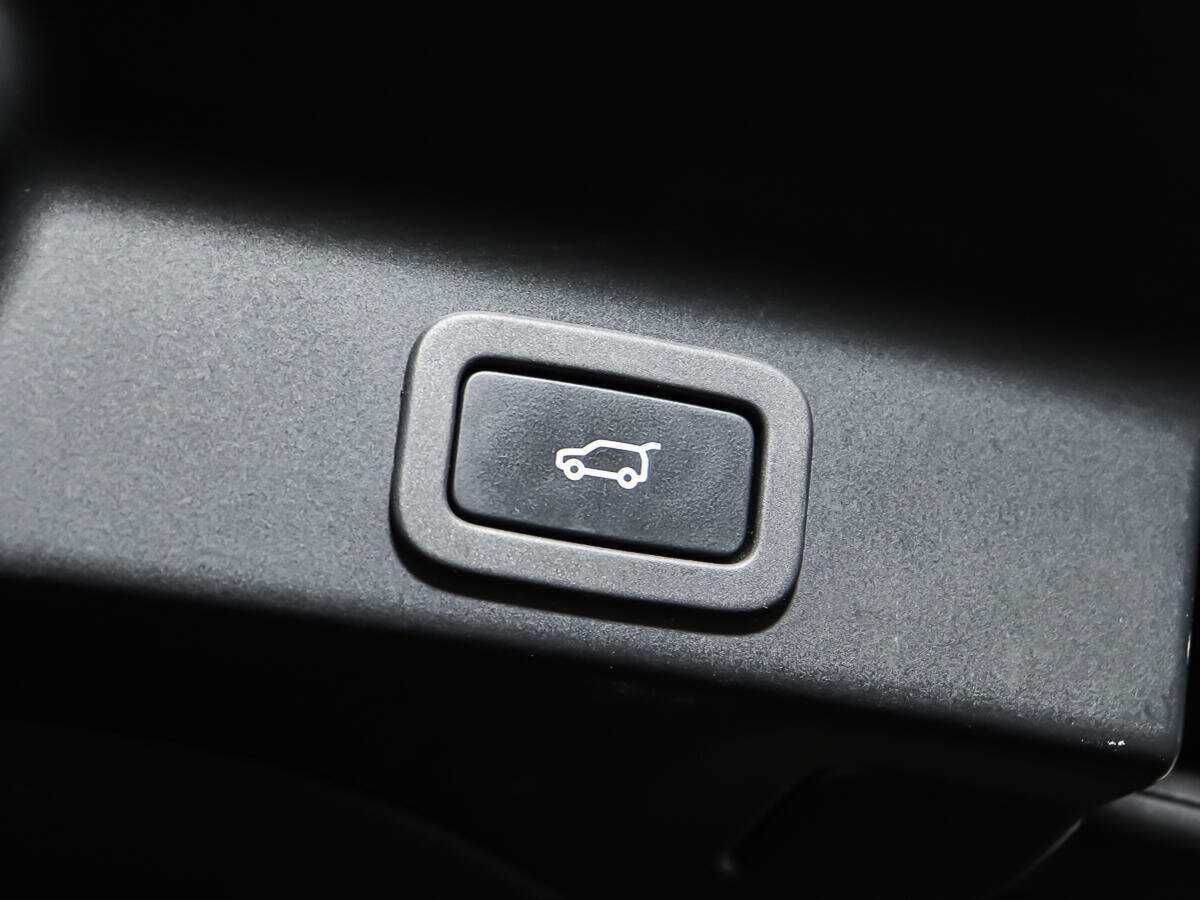 Б/У Ягуар Ф-Пэйс 2016 года. Фото: #15