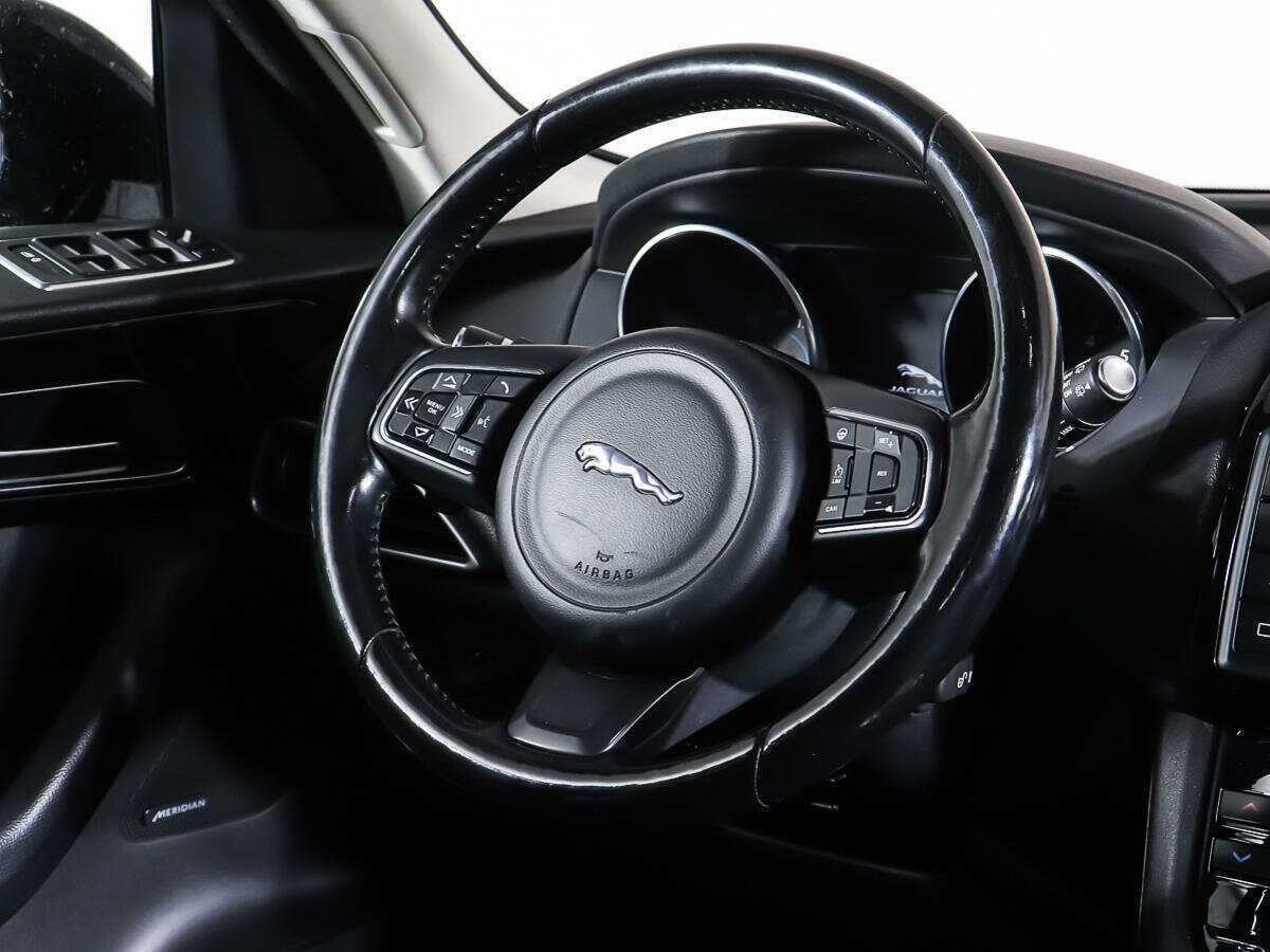 Б/У Ягуар Ф-Пэйс 2016 года. Фото: #16