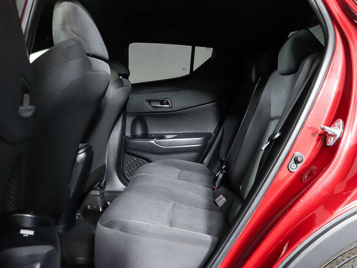 Б/У Тойота Ц-ШР 2019 года. Фото: #9