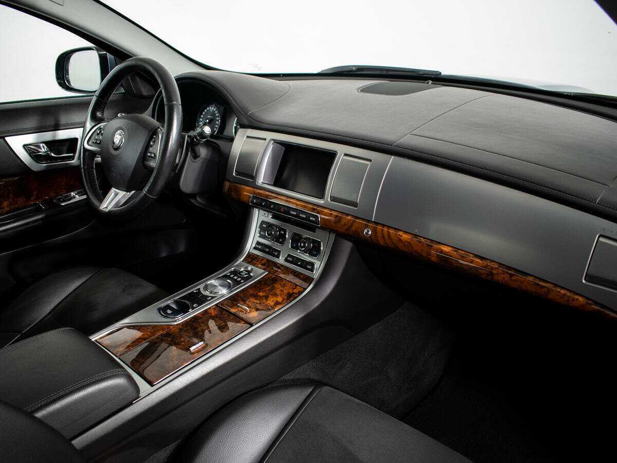 Б/У Ягуар ИксФ 2013 года. Фото: #7