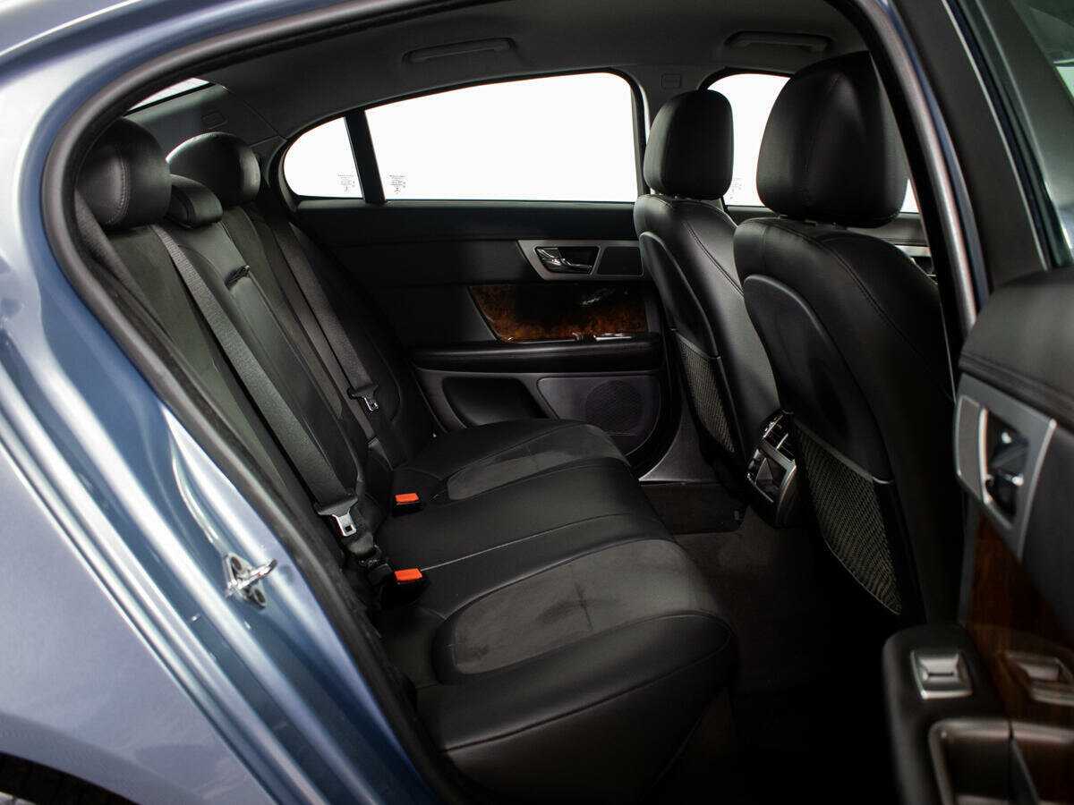 Б/У Ягуар ИксФ 2013 года. Фото: #8