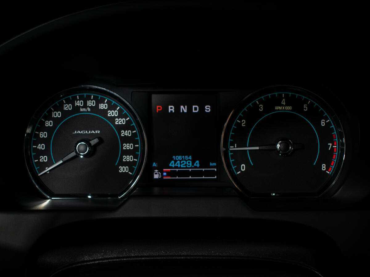 Б/У Ягуар ИксФ 2013 года. Фото: #10