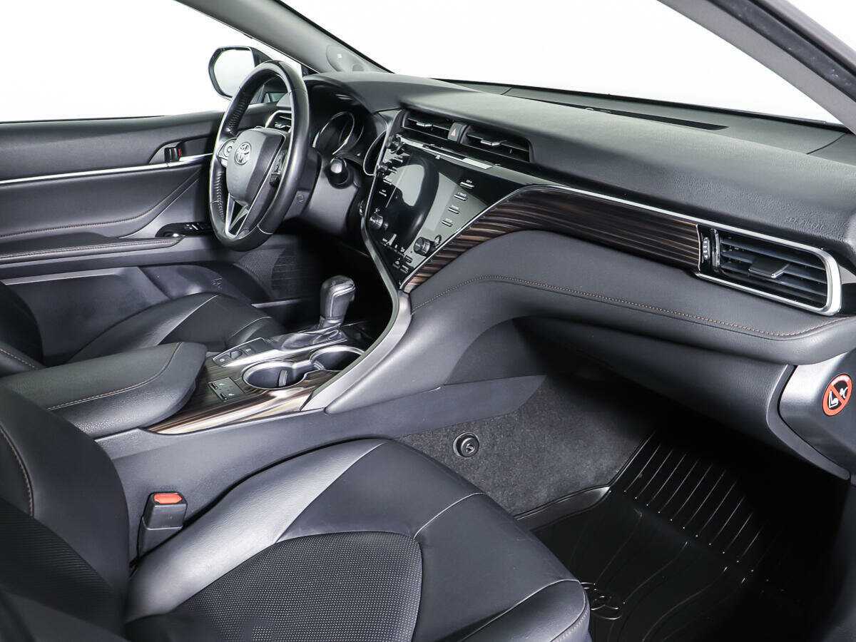 Б/У Тойота Камри 2018 года. Фото: #8