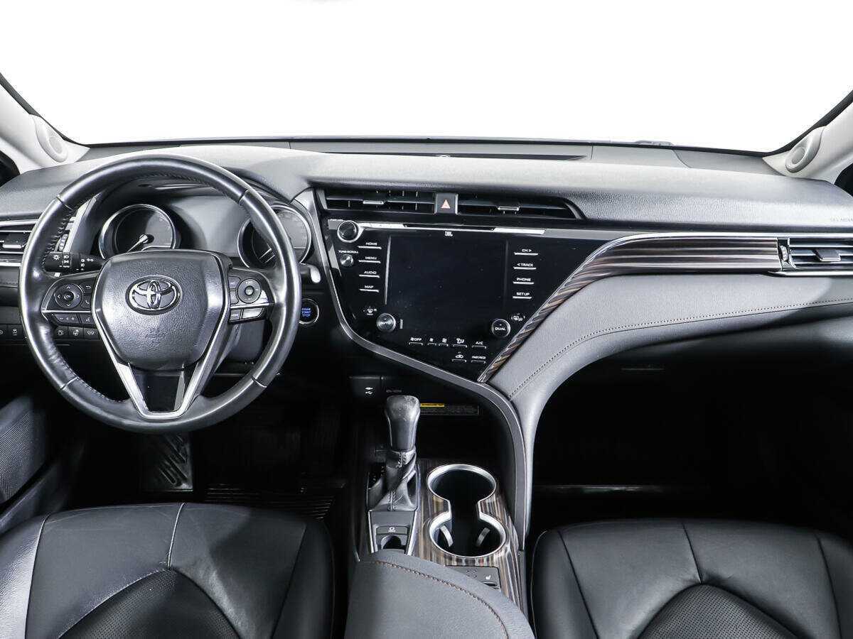 Б/У Тойота Камри 2018 года. Фото: #10