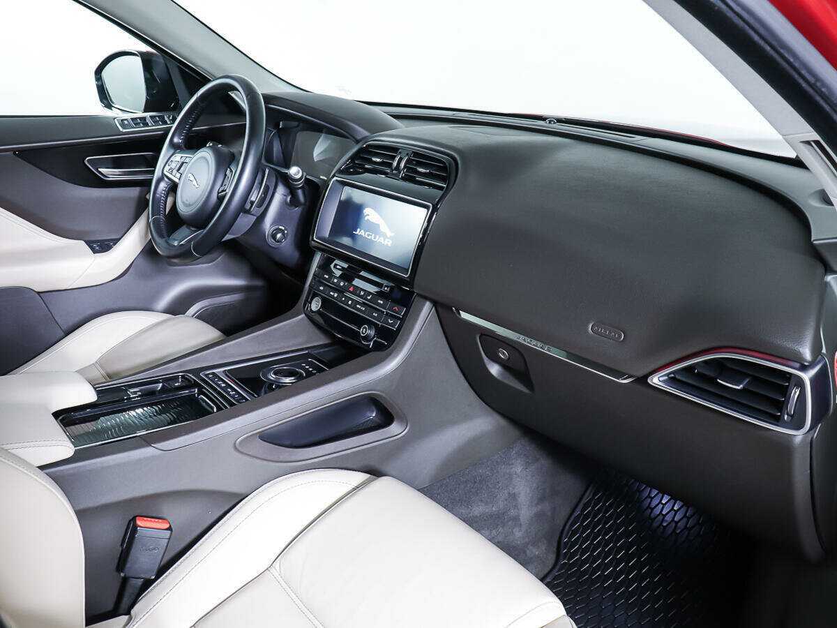 Б/У Ягуар Ф-Пэйс 2016 года. Фото: #10