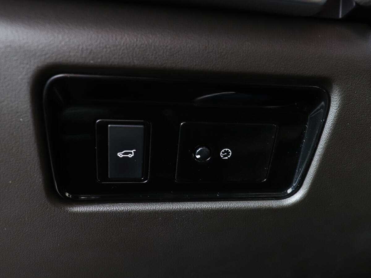 Б/У Ягуар Ф-Пэйс 2016 года. Фото: #18