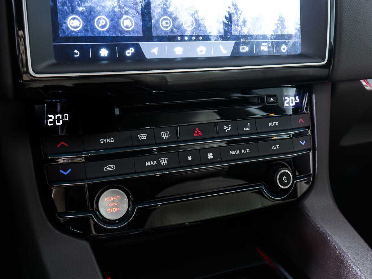 Б/У Ягуар Ф-Пэйс 2016 года. Фото: #21