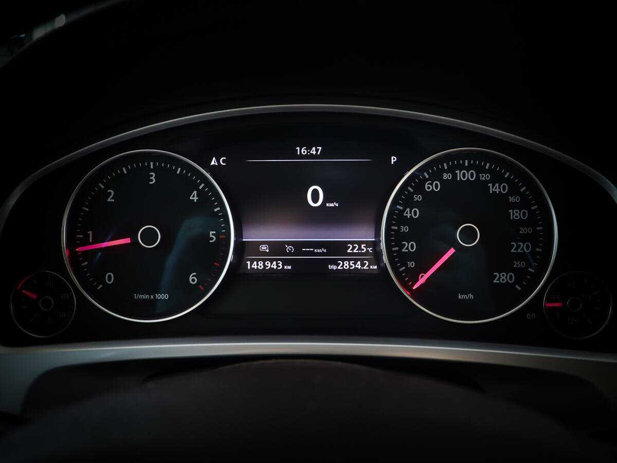 Б/У Фольксваген Туарег 2014 года. Фото: #13