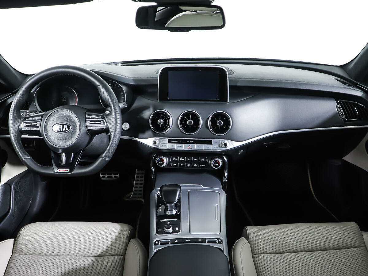 Б/У Киа Стингер 2018 года. Фото: #10