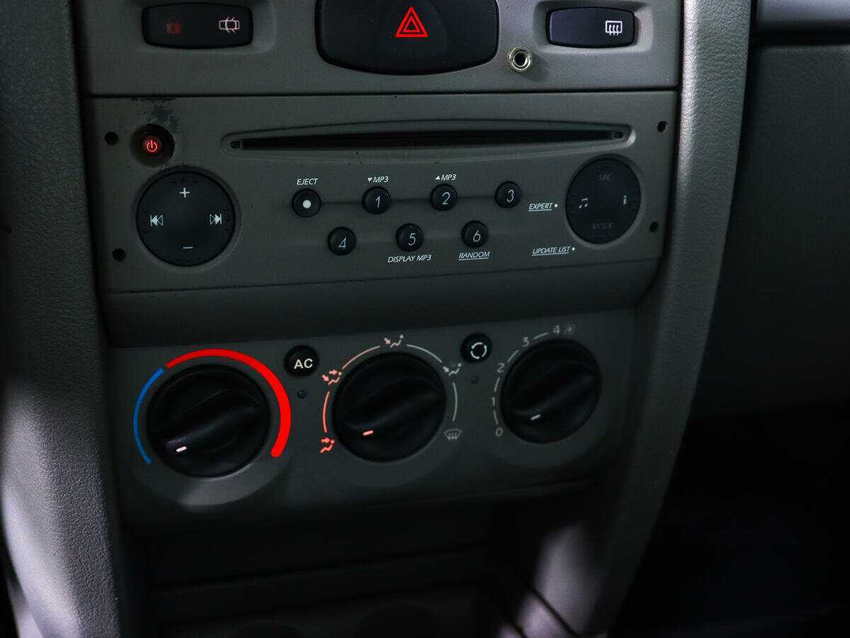 Б/У Рено Симбол 2011 года. Фото: #10