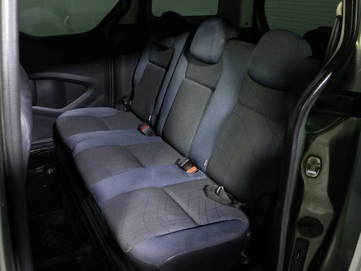 Б/У Пежо Партнер 2010 года. Фото: #7