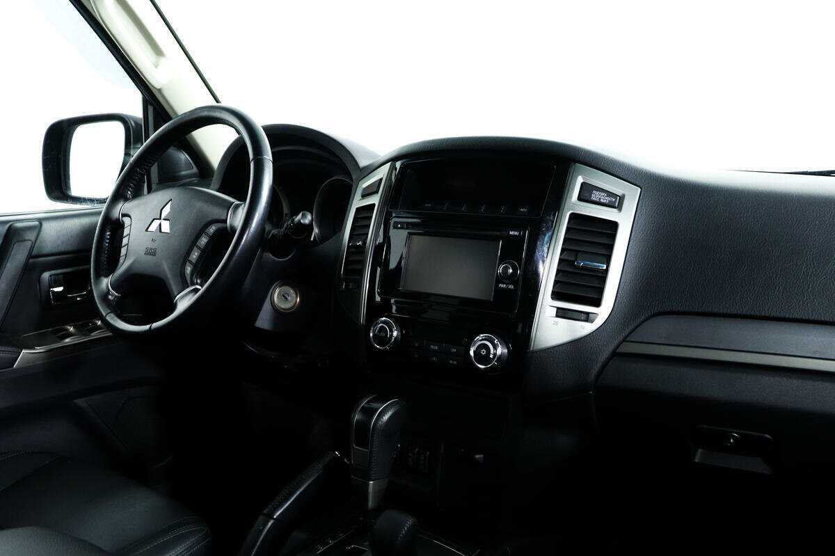 Б/У Митсубиши Паджеро 2018 года. Фото: #8