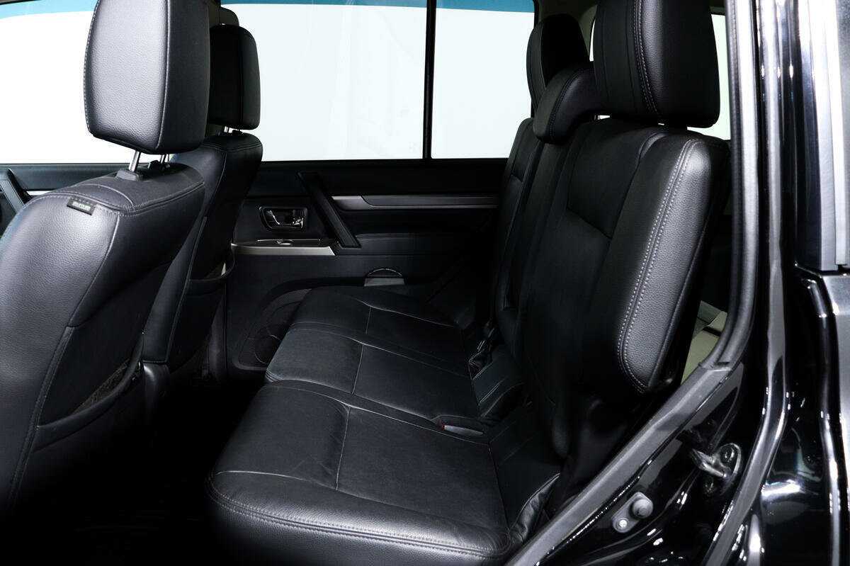 Б/У Митсубиши Паджеро 2018 года. Фото: #11