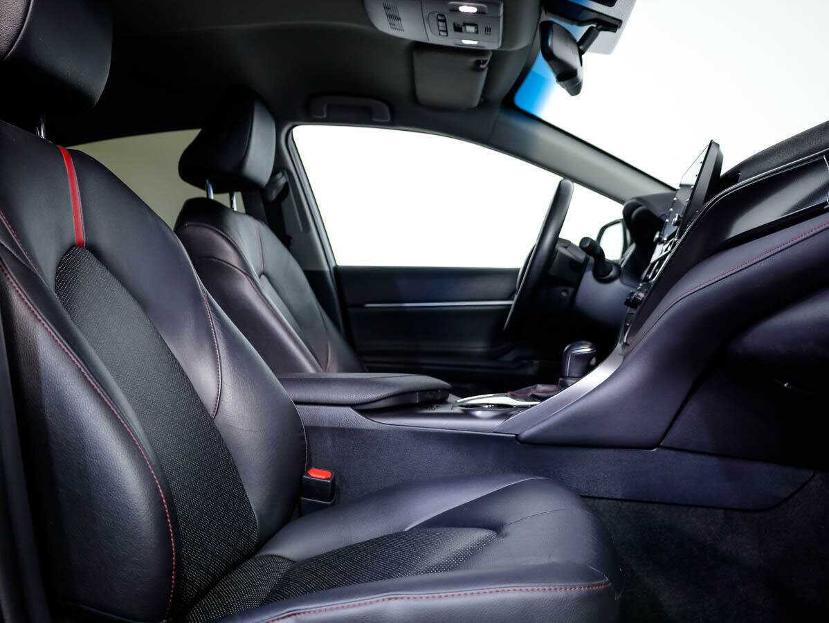 Б/У Тойота Камри 2021 года. Фото: #11