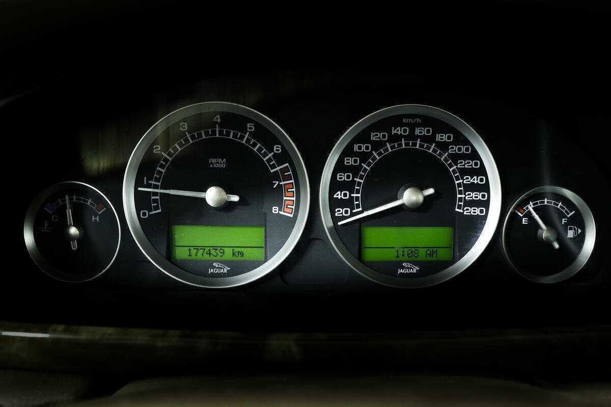 Б/У Ягуар С-Тайп 2004 года. Фото: #9