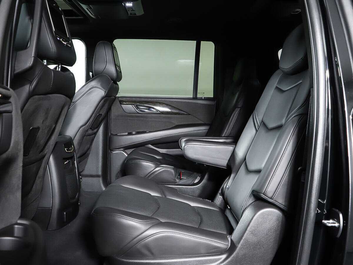 Б/У Кадиллак Эскалэйд 2015 года. Фото: #9