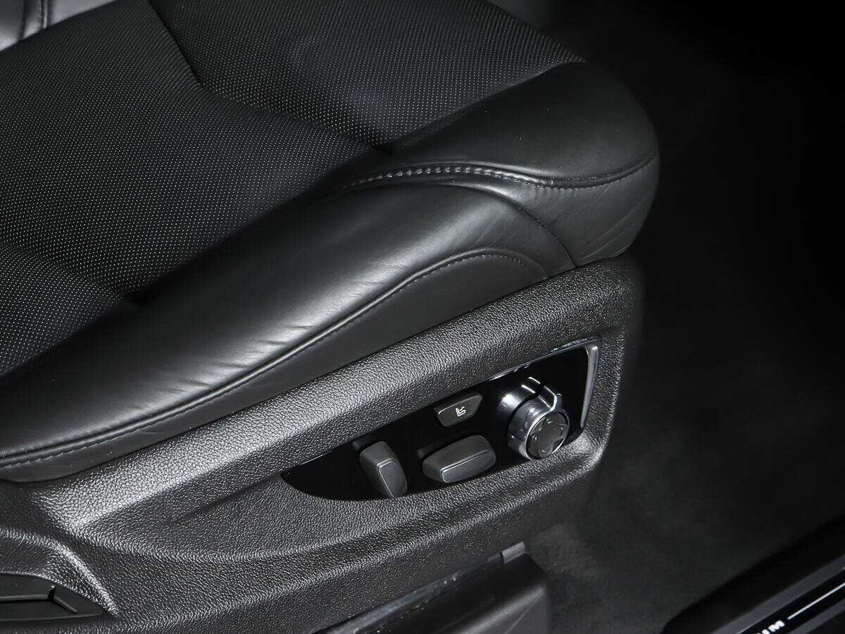 Б/У Кадиллак Эскалэйд 2015 года. Фото: #18