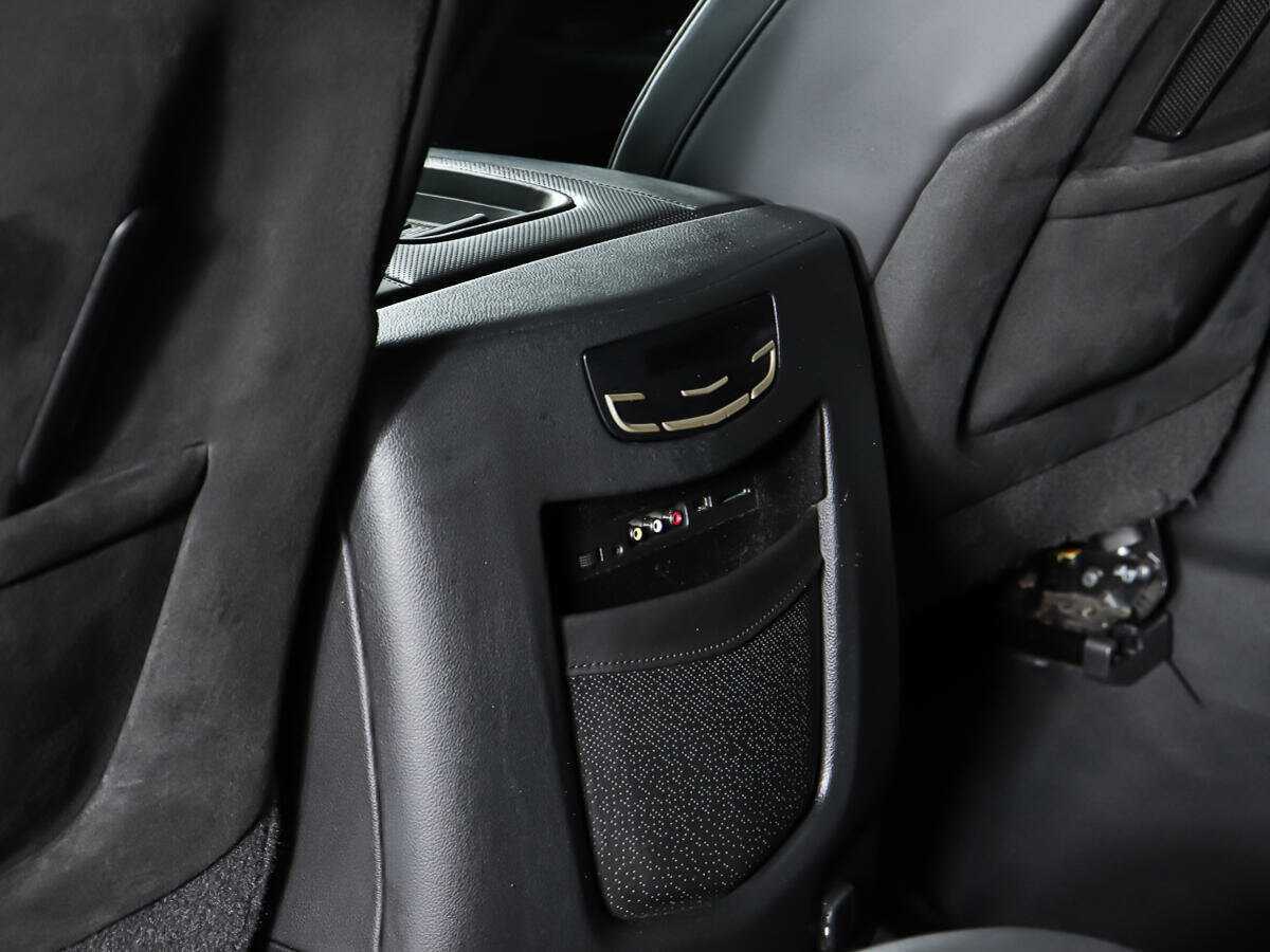 Б/У Кадиллак Эскалэйд 2015 года. Фото: #21