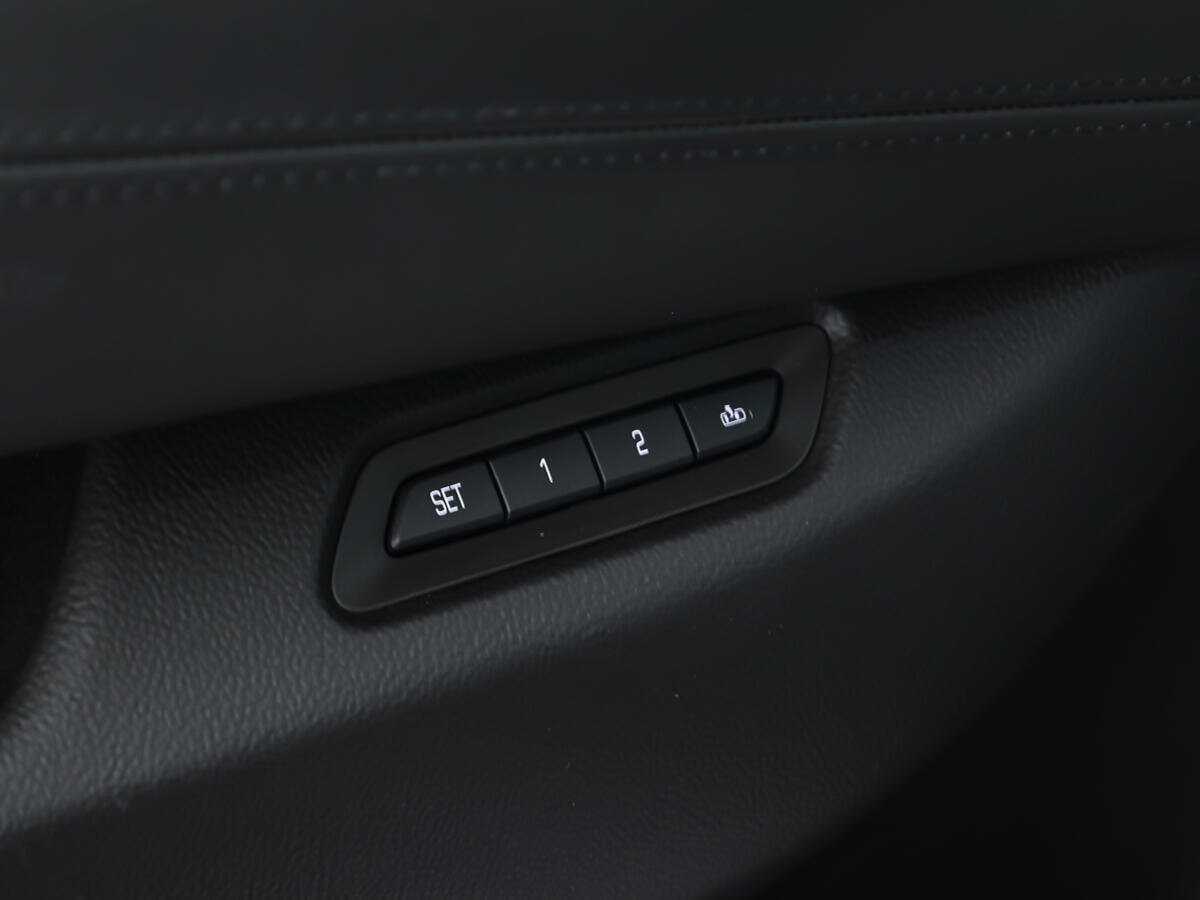 Б/У Кадиллак Эскалэйд 2015 года. Фото: #25