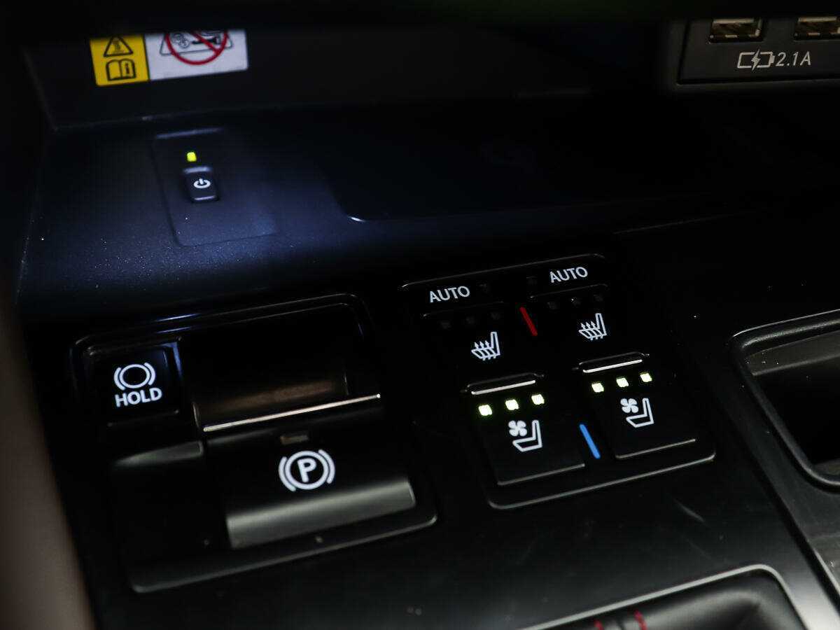 Б/У Лексус Р-Икс 2021 года. Фото: #17