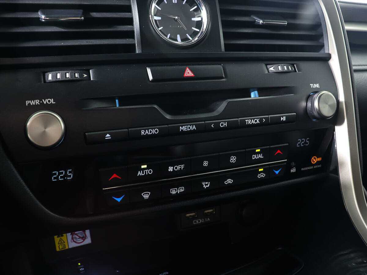 Б/У Лексус Р-Икс 2021 года. Фото: #18