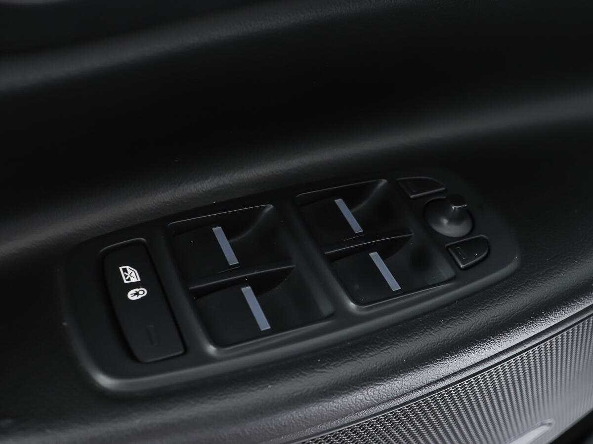 Б/У Ягуар ИксЕ 2015 года. Фото: #15