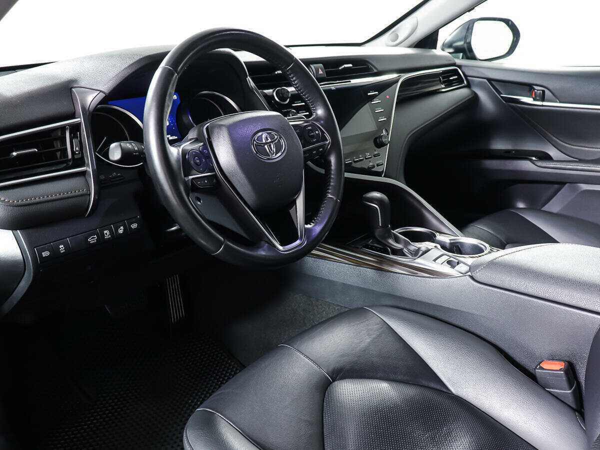 Б/У Тойота Камри 2021 года. Фото: #14