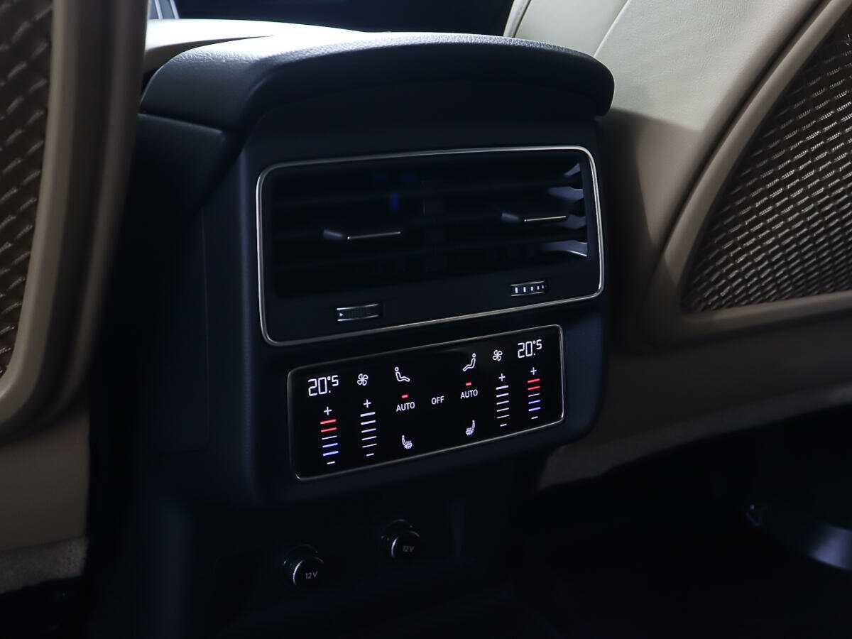 Б/У Ауди К7 2020 года. Фото: #21