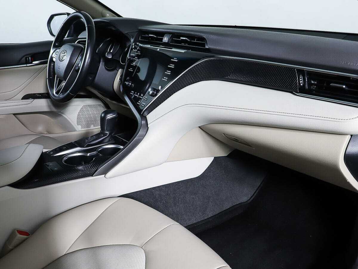 Б/У Тойота Камри 2019 года. Фото: #8