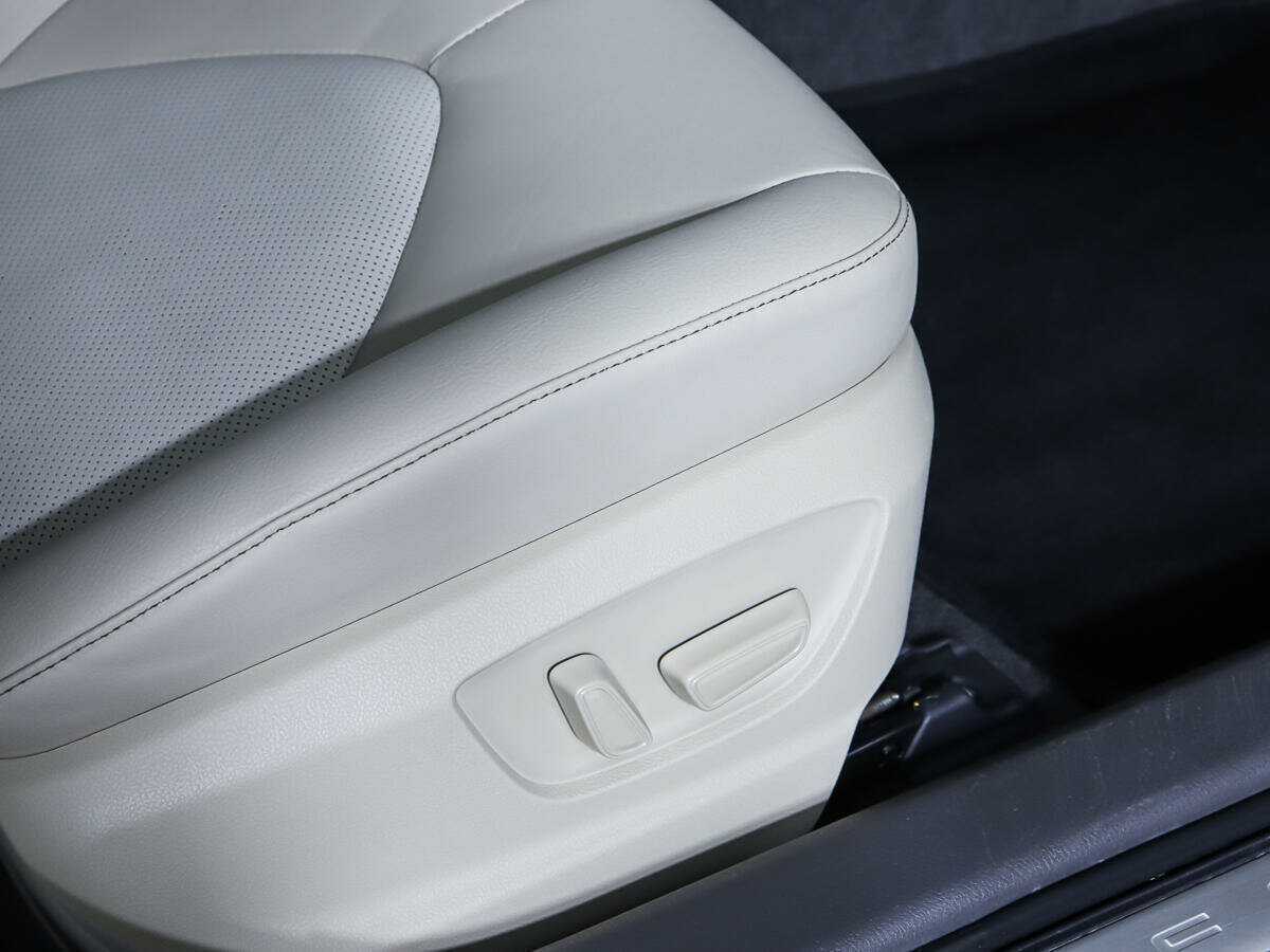 Б/У Тойота Камри 2019 года. Фото: #16