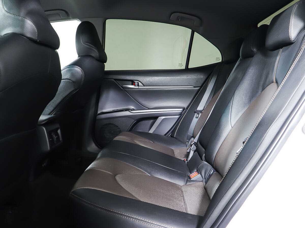 Б/У Тойота Камри 2020 года. Фото: #9