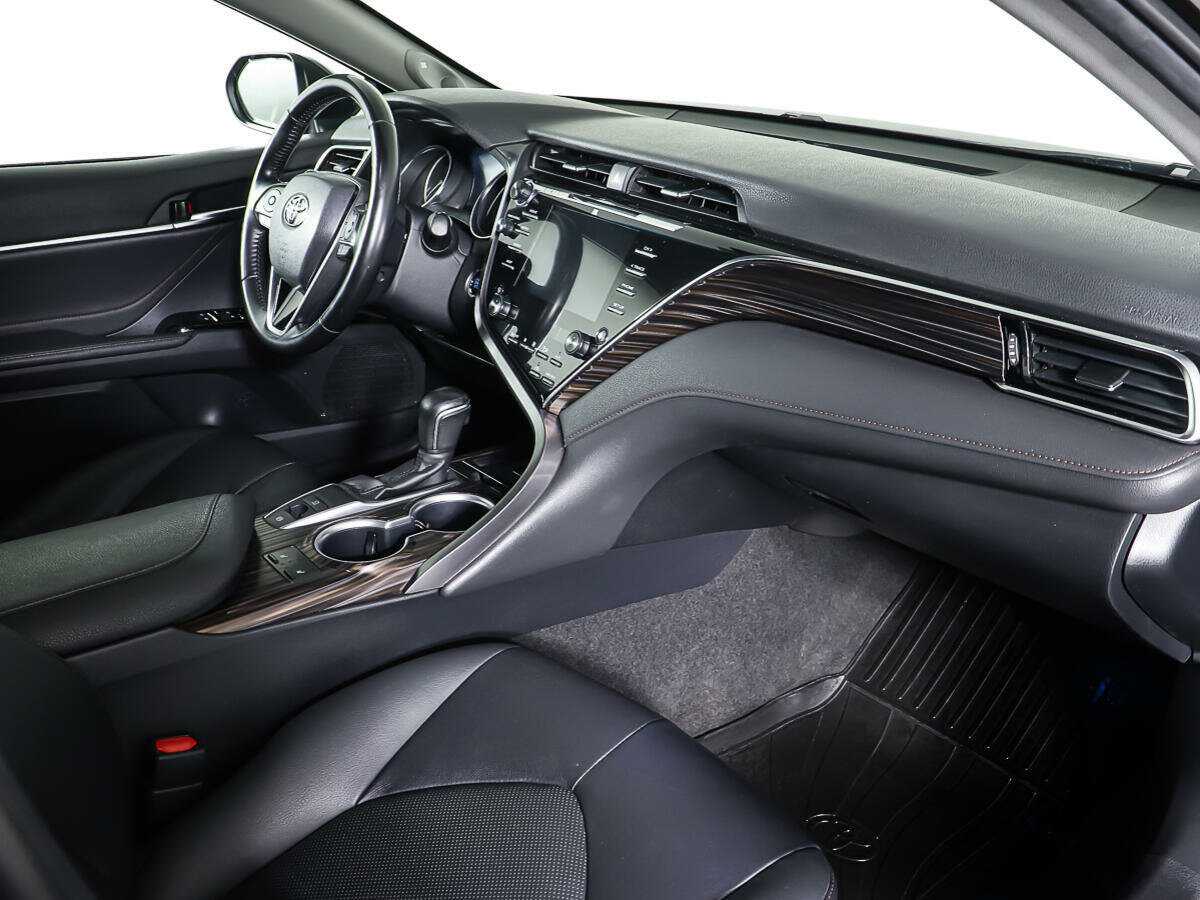 Б/У Тойота Камри 2020 года. Фото: #8