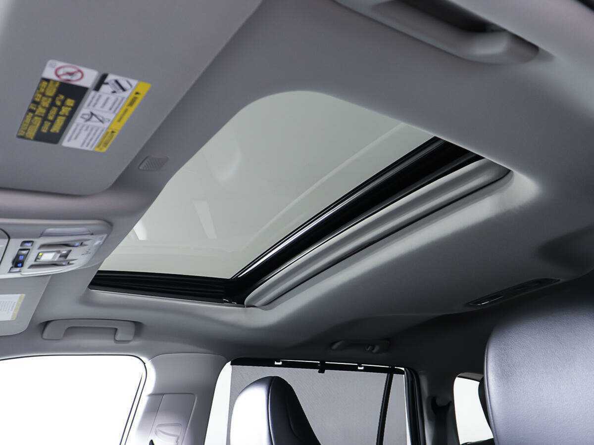 Б/У Тойота Хайлэндер 2021 года. Фото: #23