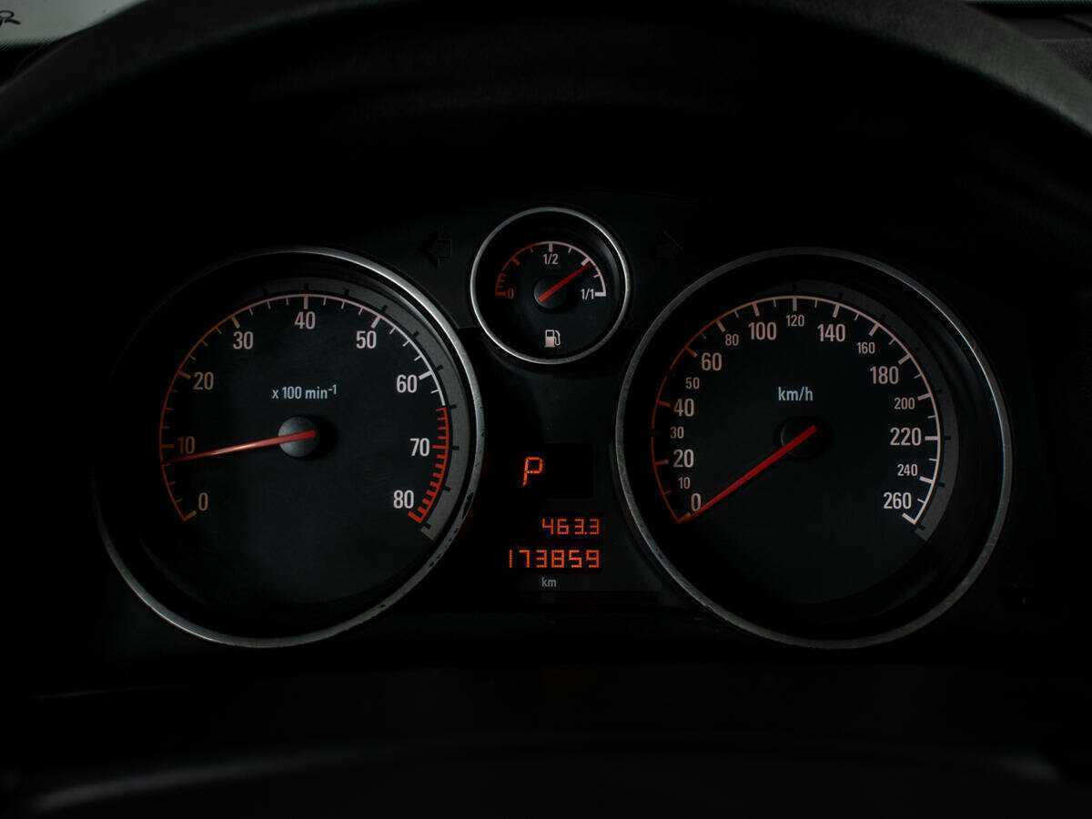 Б/У Опель Астра 2010 года. Фото: #11