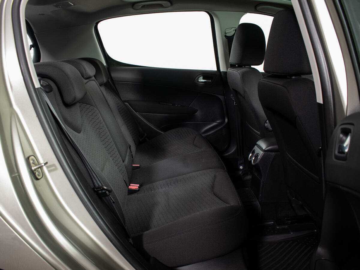 Б/У Пежо 308 2011 года. Фото: #7