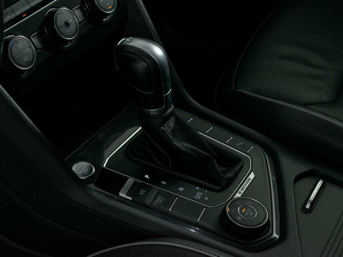 Б/У Фольксваген Тигуан 2018 года. Фото: #17