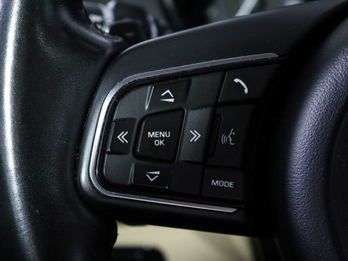 Б/У Ягуар ИксЕ 2016 года. Фото: #19