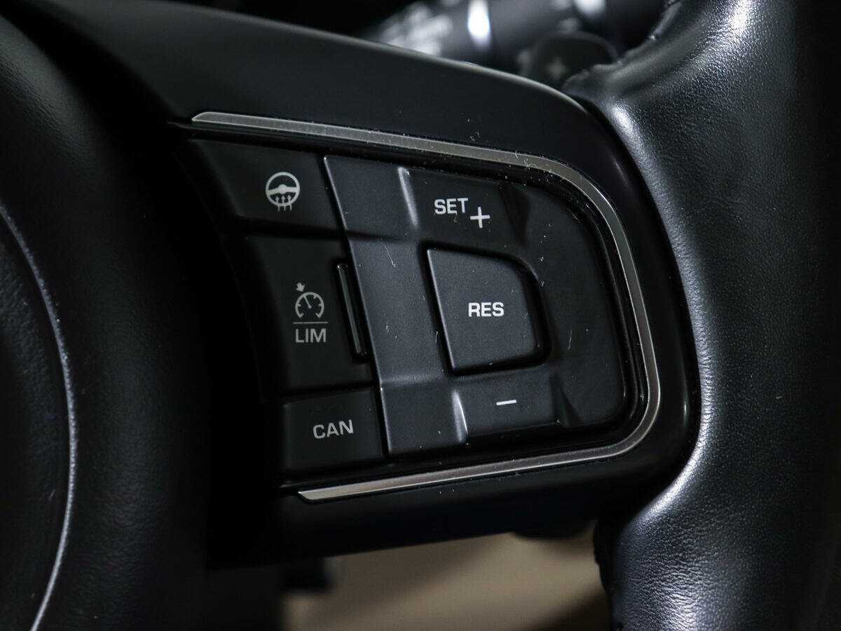 Б/У Ягуар ИксЕ 2016 года. Фото: #20