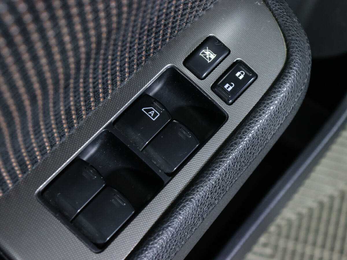 Б/У Ниссан Тиида 2011 года. Фото: #12