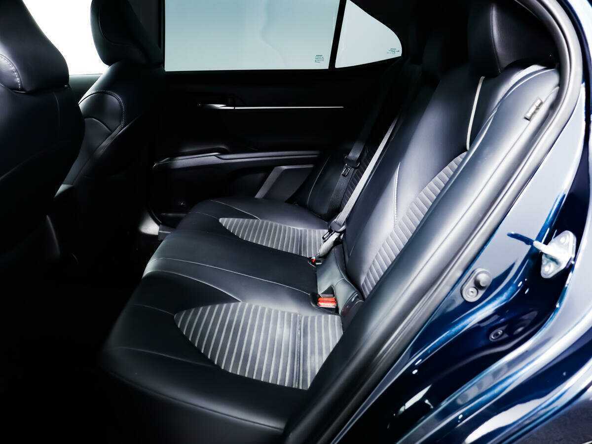 Б/У Тойота Камри 2021 года. Фото: #11