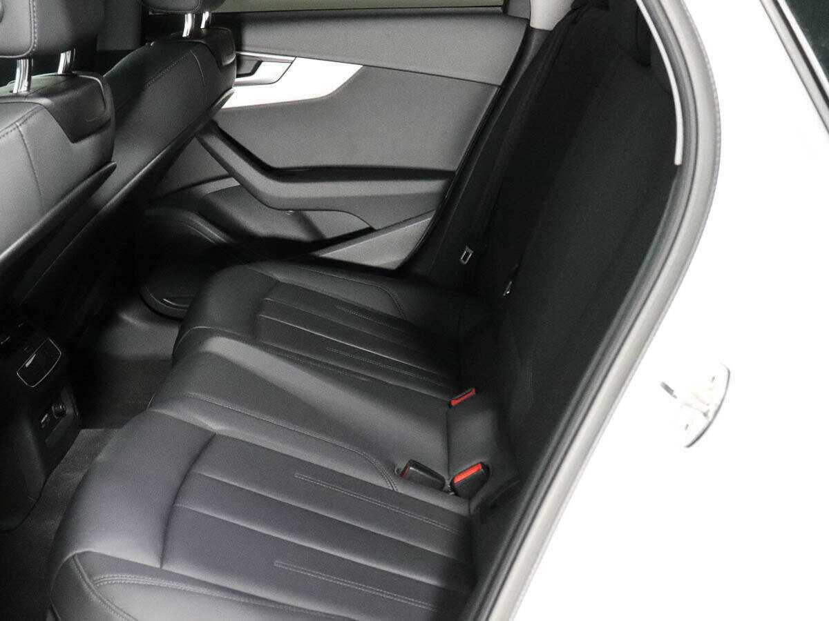 Б/У Ауди А4 2021 года. Фото: #10