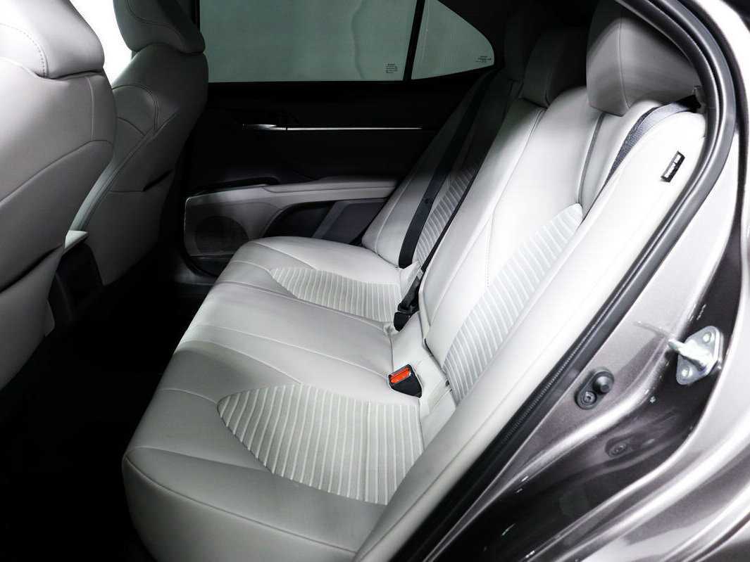 Б/У Тойота Камри 2021 года. Фото: #11