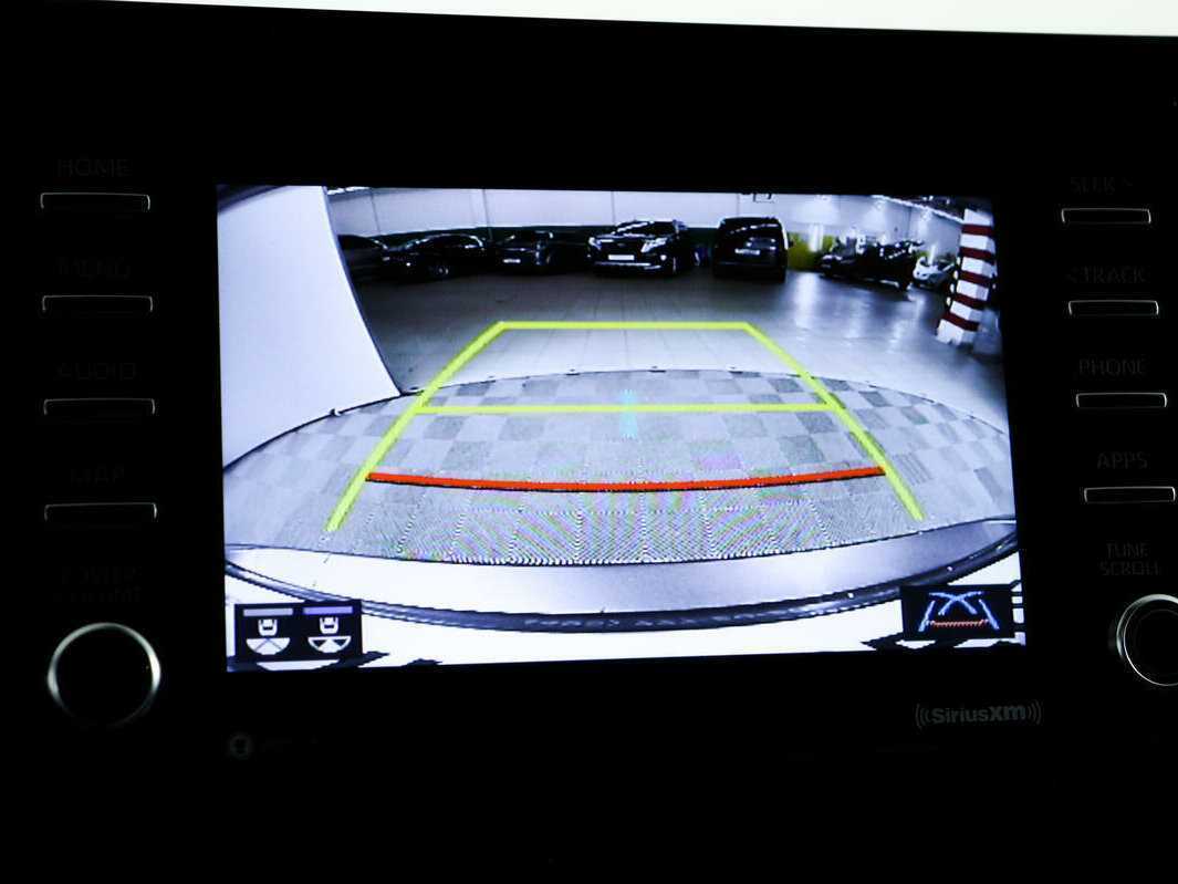 Б/У Тойота Камри 2021 года. Фото: #14