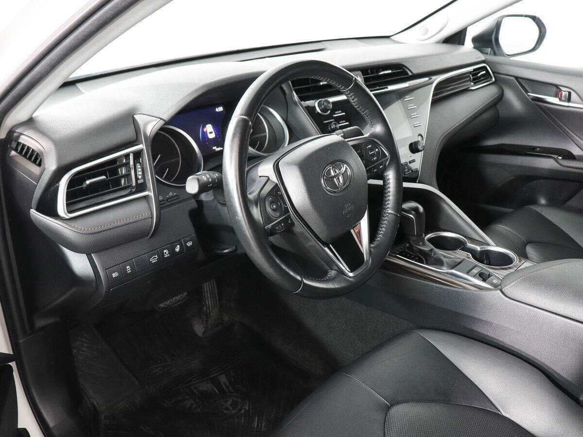 Б/У Тойота Камри 2020 года. Фото: #8