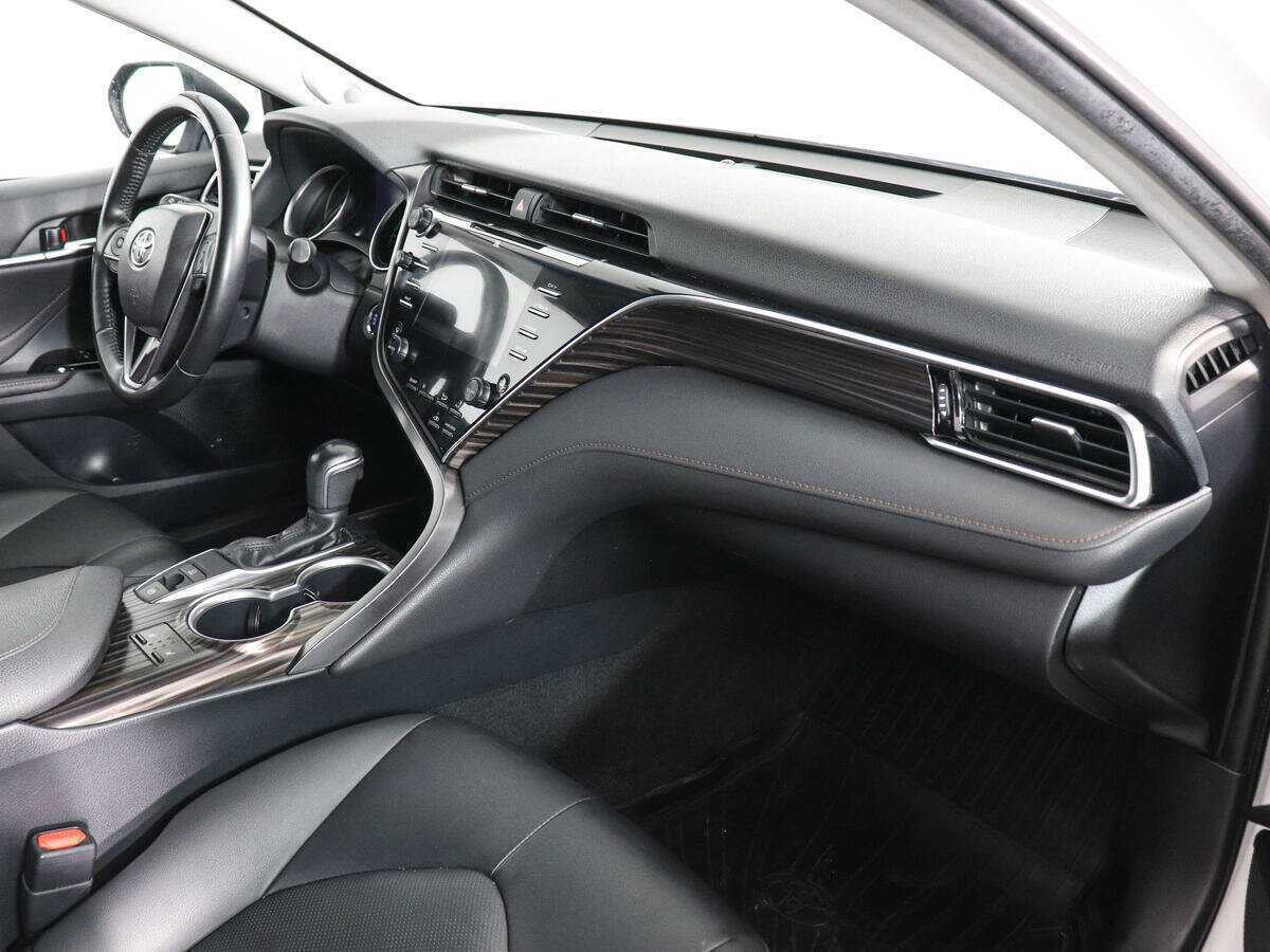 Б/У Тойота Камри 2020 года. Фото: #9